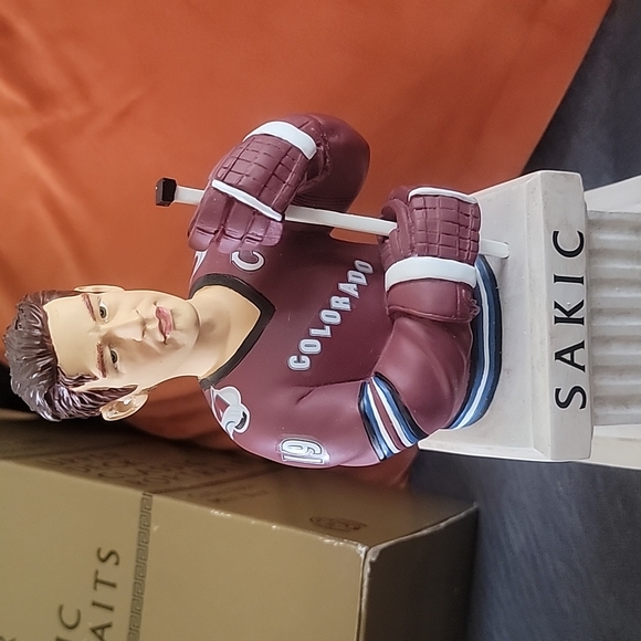 Joe Sakic Avalanche player #19 plague - Picture 6 of 10